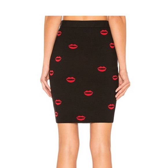 Lips Skirt 👄 - Picture 5 of 6